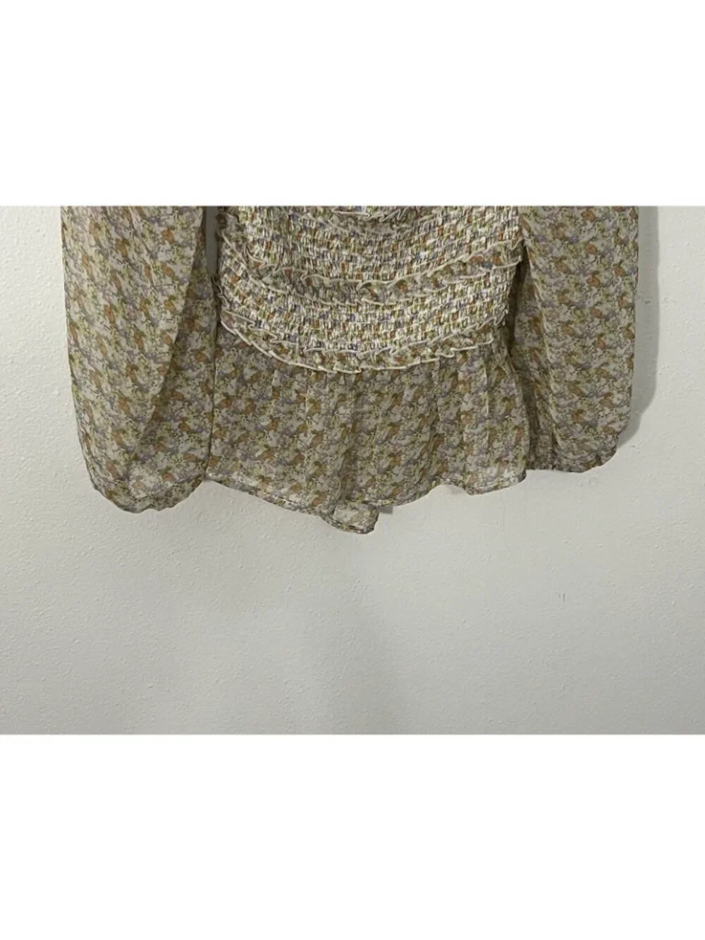 ASTR The Label Smocked Puff Sleeve Floral Blouse Size Medium